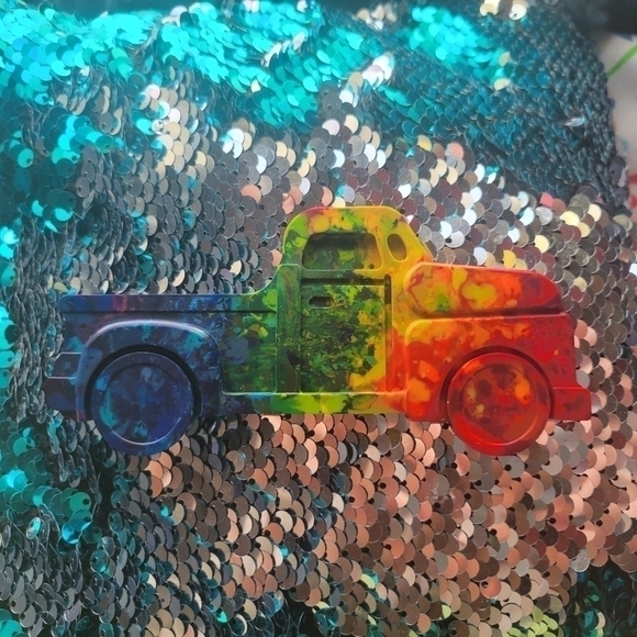 🎉HOST PICK 🎉 NEW Handmade Rainbow Truck Crayon / Decor Size is 5 x 2.5 Inches - Picture 1 of 10
